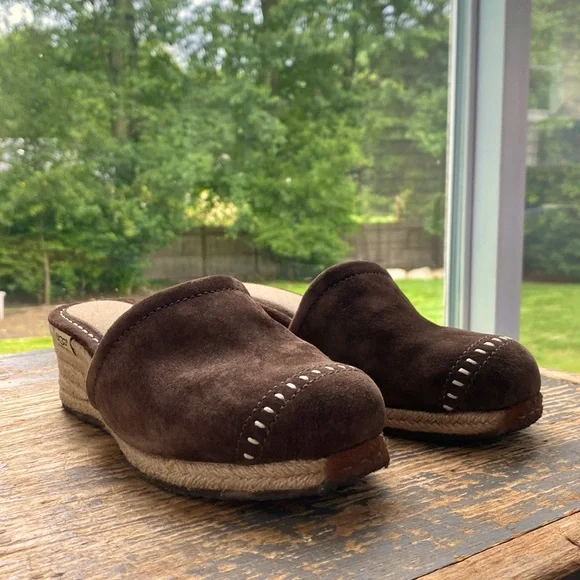 Ugg Brown Clogs - Picture 1 of 3